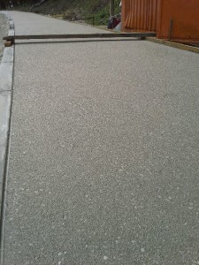 prani betonski tlak na zunanji površini srednje šole